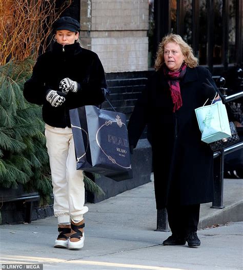 maria-theresa heidkrüger|Diane Kruger goes Christmas shopping in NYC with her mom.